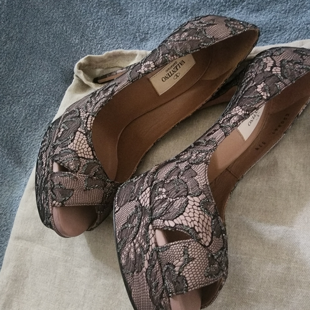 Valentino Garavani Caviar Lace Peeptoe Pumps 37.5